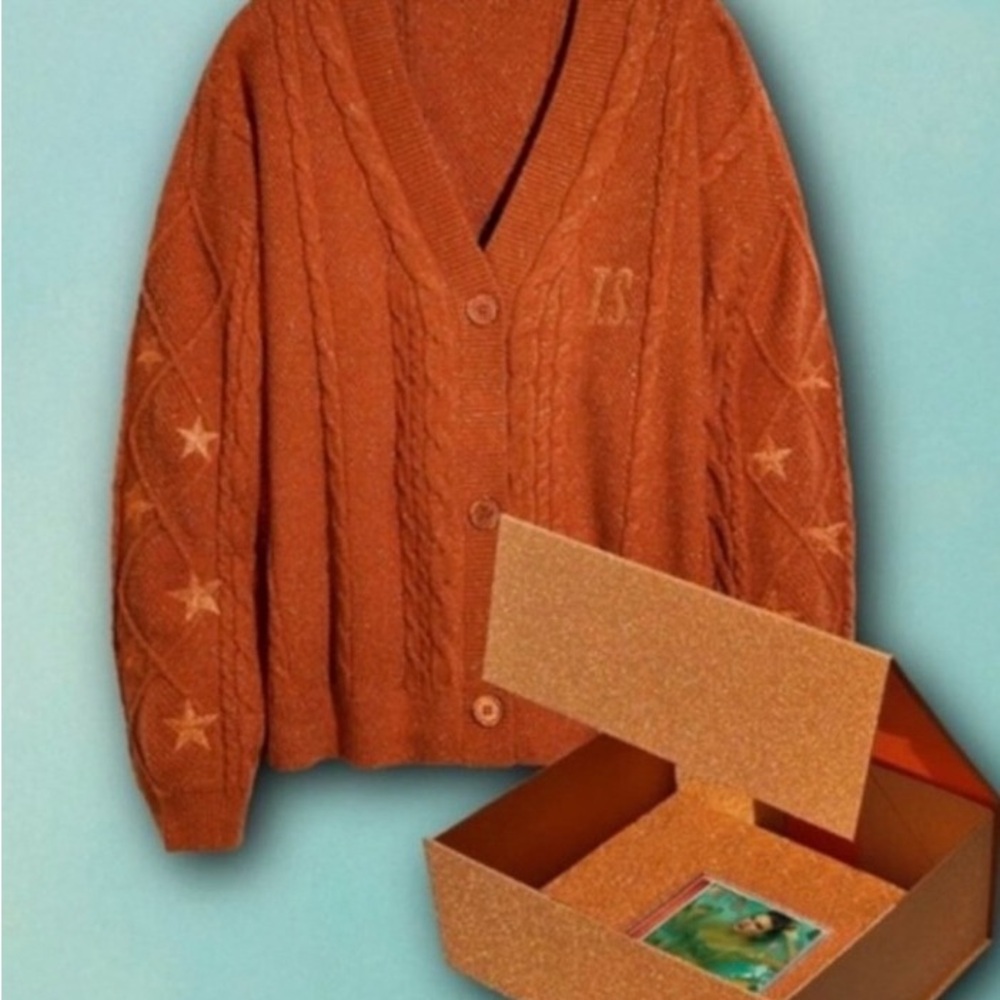 Taylor Swift Orange Cable Knit Cardigan - Picture 2 of 6